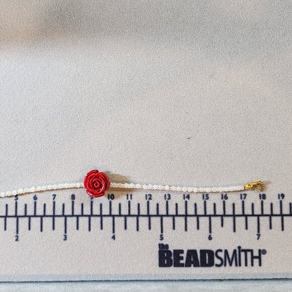 Beautiful white beaded and red rose bracelet - Picture 2 of 2